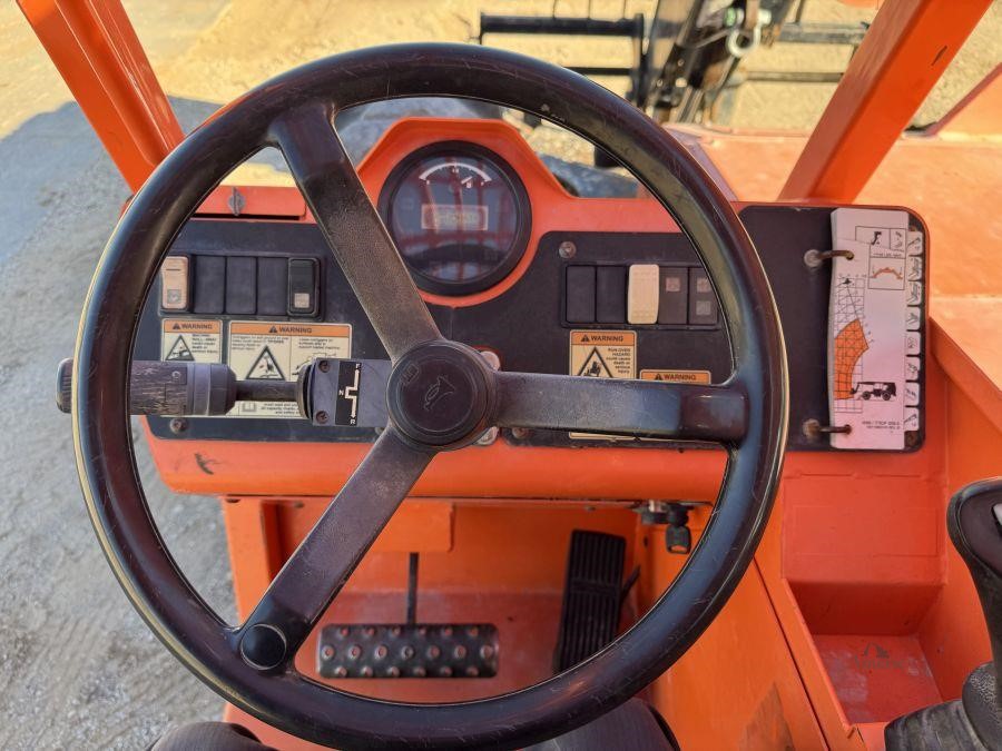 2017 Skytrak 10054 Telehandler - Image 11
