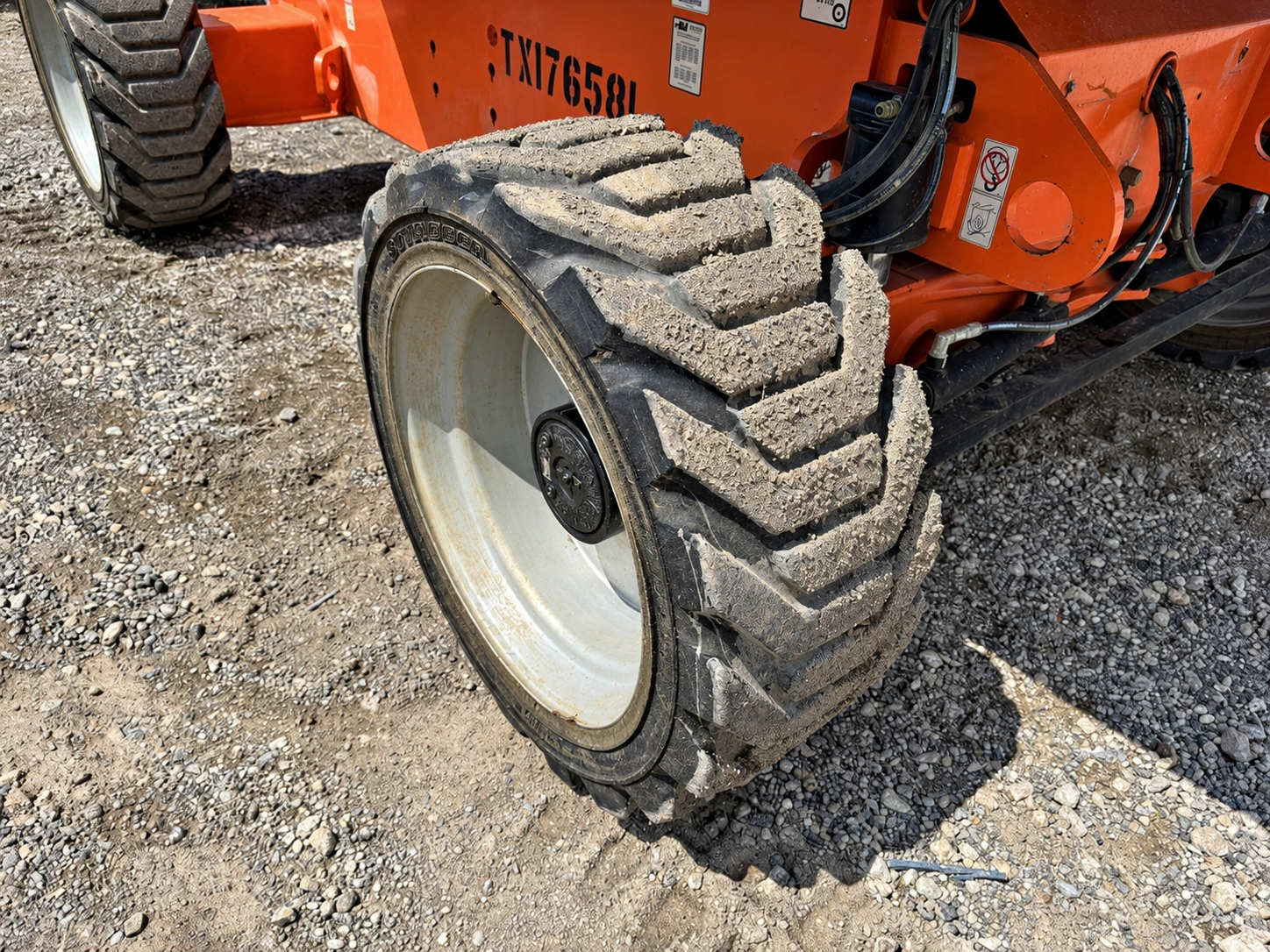 2018 JLG 600S 2WD Boom Lift - Image 9
