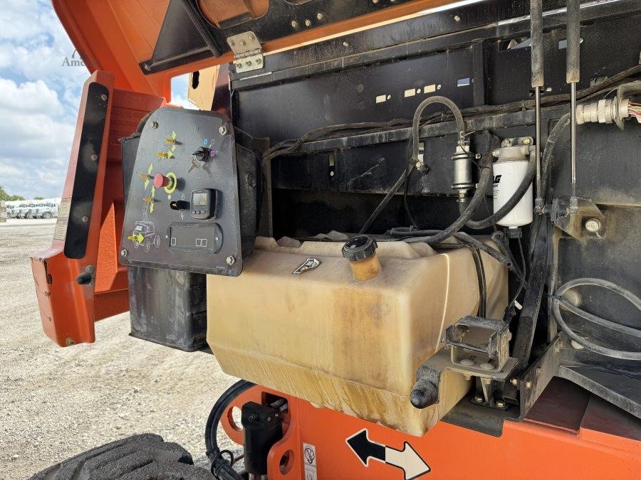 2018 JLG 600S 2WD Boom Lift - Image 11