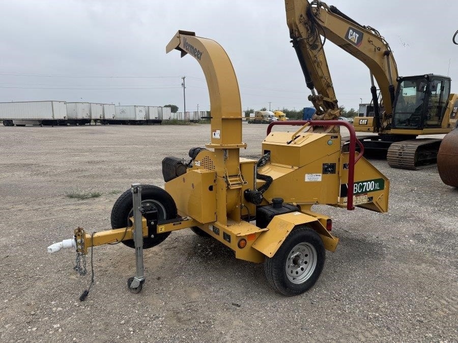 2021 Vermeer BC700XL Towable Wood Chipper - Image 5