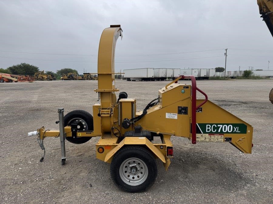 2021 Vermeer BC700XL Towable Wood Chipper - Image 6