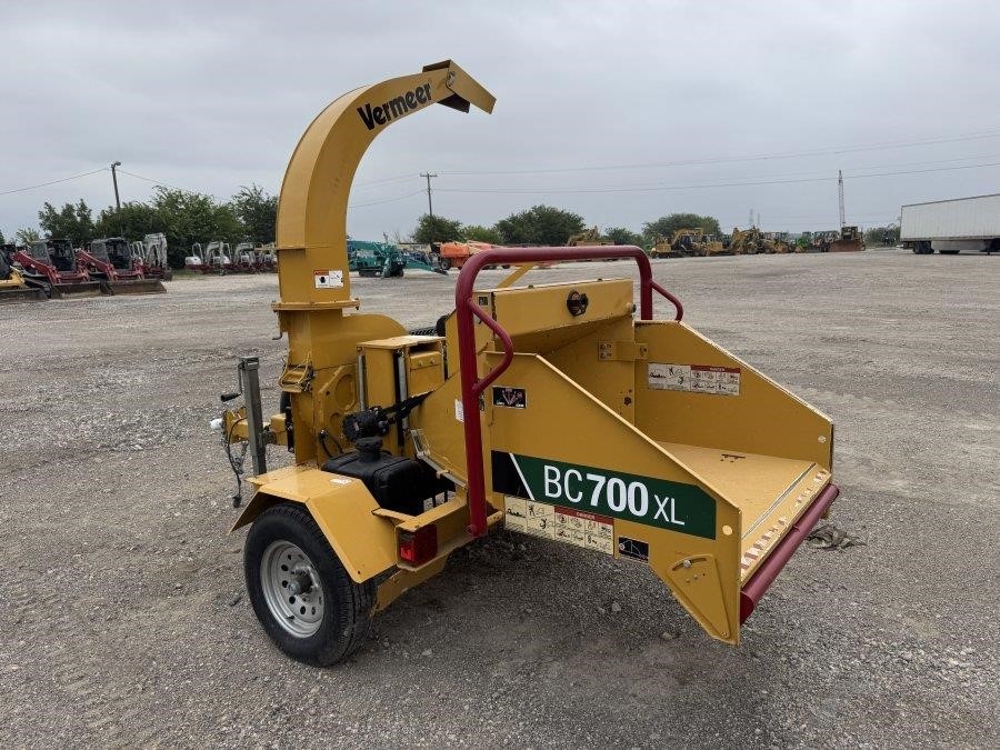 2021 Vermeer BC700XL Towable Wood Chipper - Image 7
