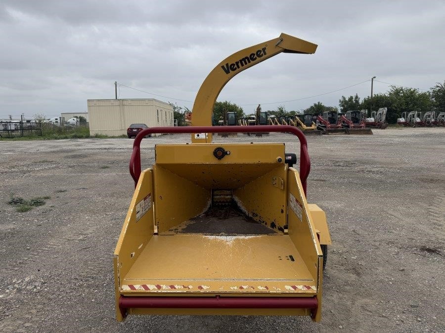 2021 Vermeer BC700XL Towable Wood Chipper - Image 8