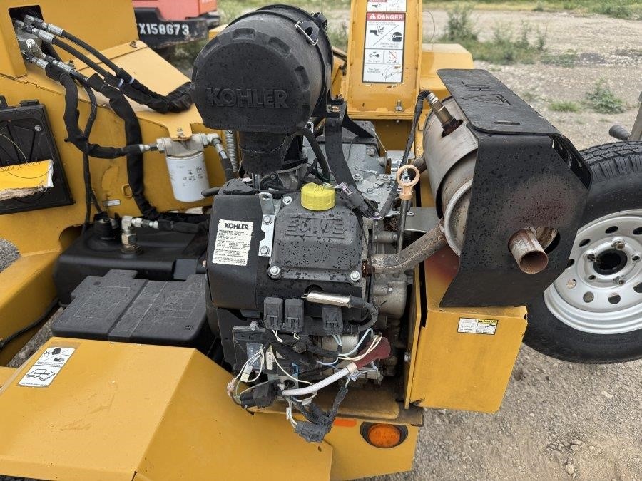 2021 Vermeer BC700XL Towable Wood Chipper - Image 9