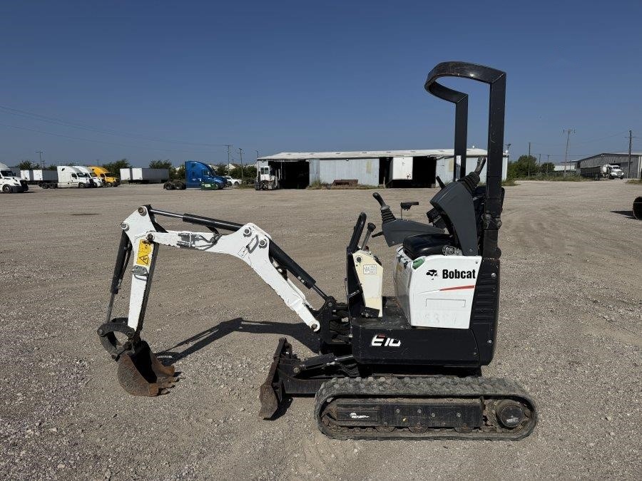 2022 Bobcat E10 Mini Excavator - Image 2