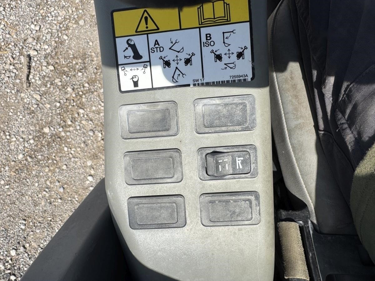 2021Bobcat E20 Mini Excavator - Image 32