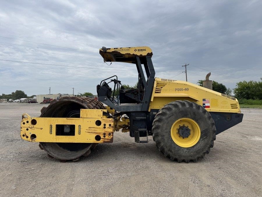 2012 BOMAG BW213PDH-40 Padfoot Compactor - Image 2