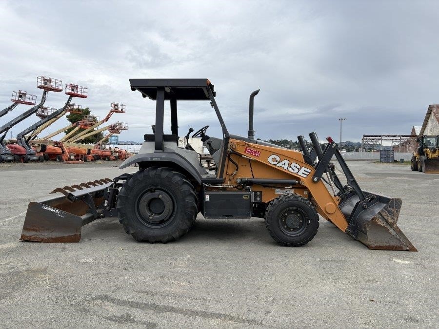 2021 Case 570N EP Skip Loader - Image 6