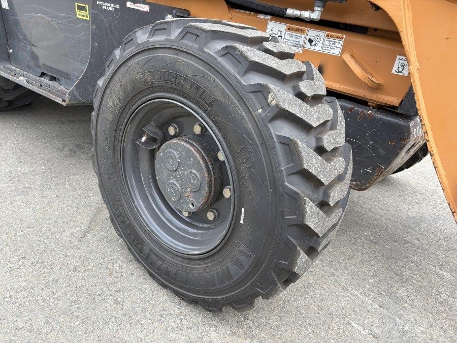 2021 Case 570N EP Skip Loader - Image 9