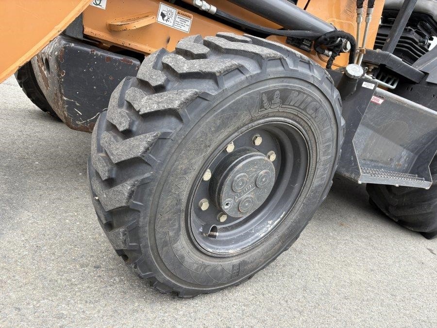 2021 Case 570N EP Skip Loader - Image 10