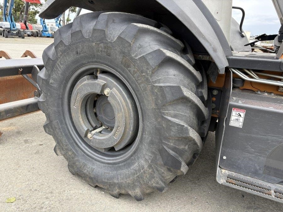 2021 Case 570N EP Skip Loader - Image 11