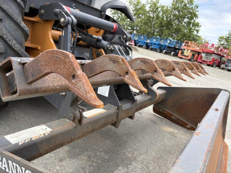 2021 Case 570N EP Skip Loader - Image 24