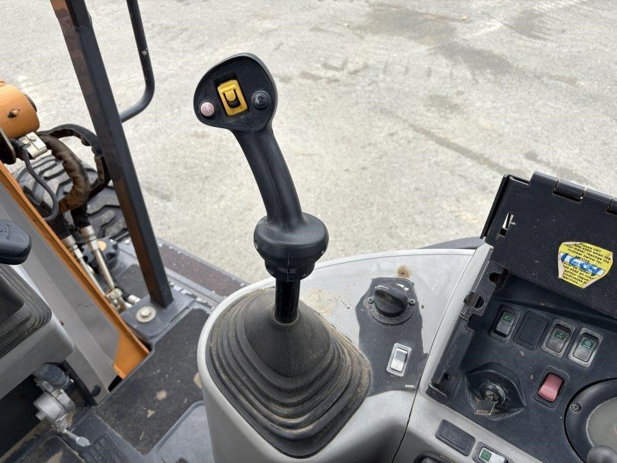 2021 Case 570N EP Skip Loader - Image 29