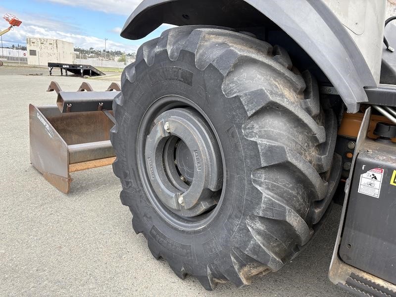 2021 Case 570N EP Skip Loader - Image 9