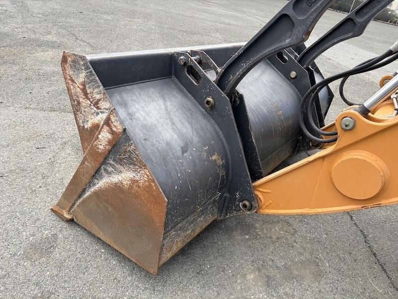 2021 Case 570N EP Skip Loader - Image 18