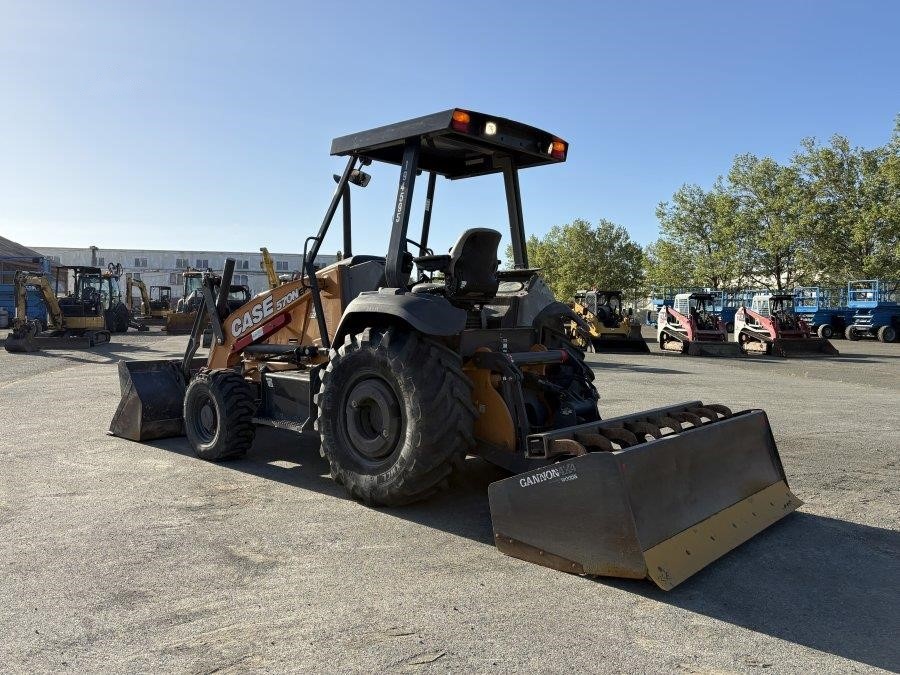 2020 Case 570N EP Skip Loader - Image 3