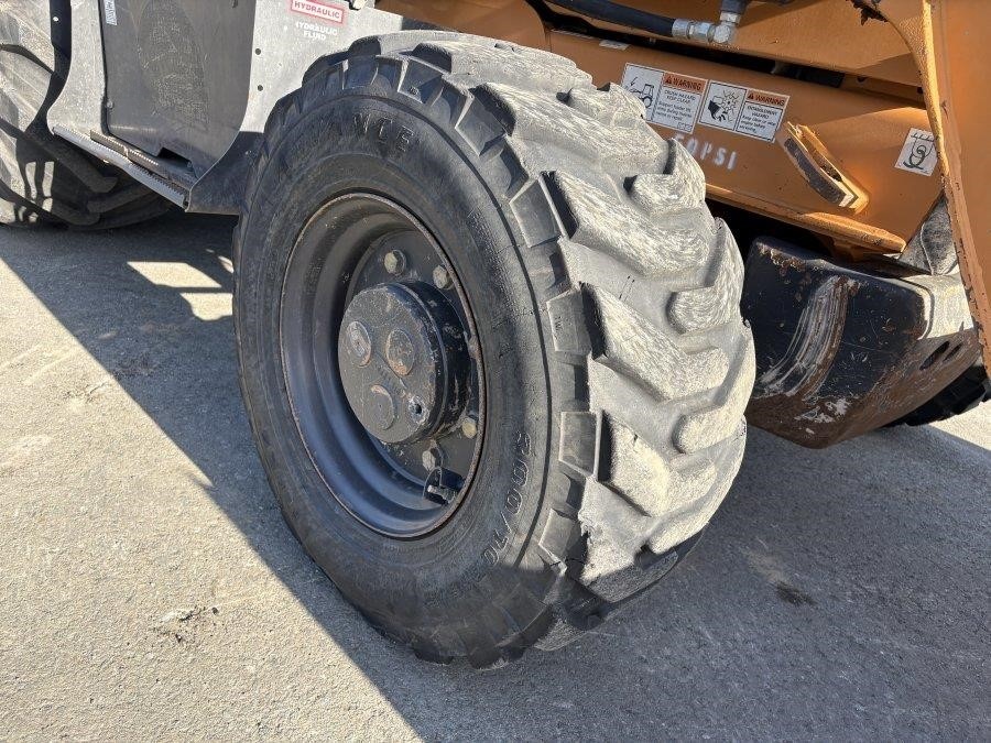 2020 Case 570N EP Skip Loader - Image 9