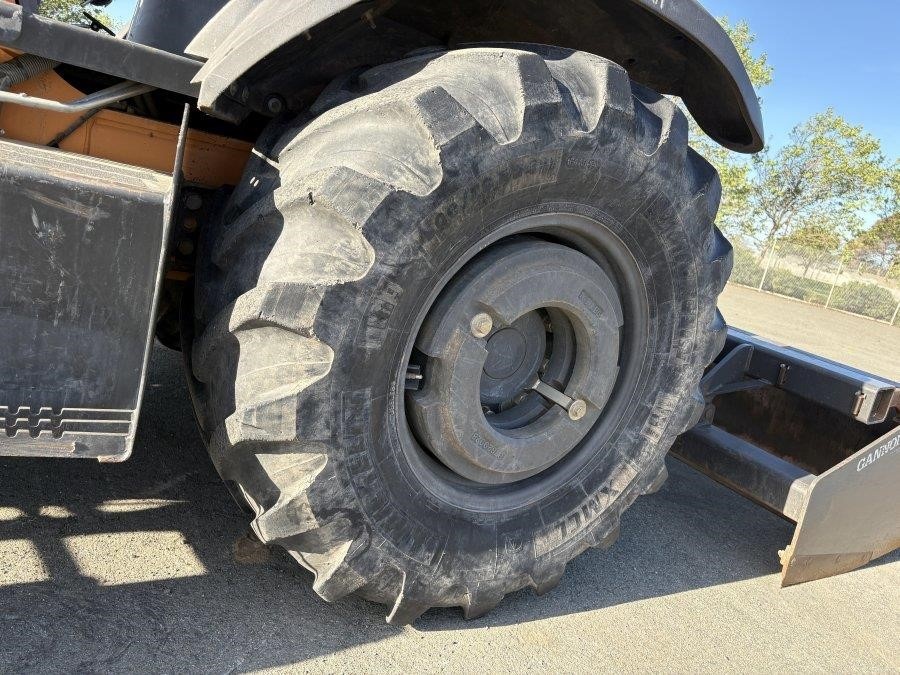 2020 Case 570N EP Skip Loader - Image 12