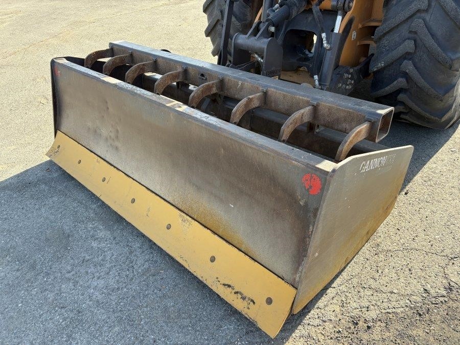 2020 Case 570N EP Skip Loader - Image 17
