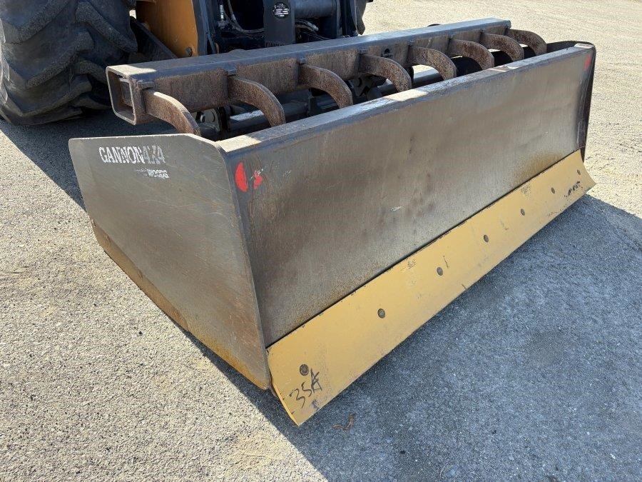 2020 Case 570N EP Skip Loader - Image 18