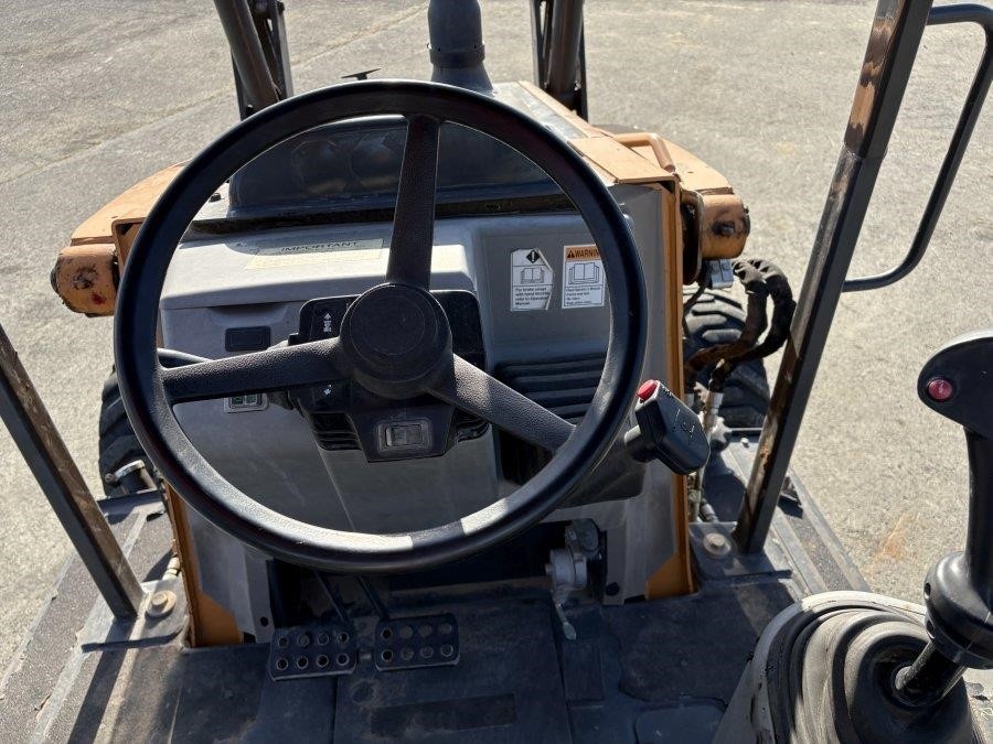 2020 Case 570N EP Skip Loader - Image 30