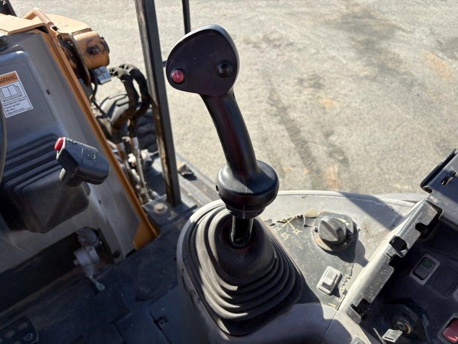 2020 Case 570N EP Skip Loader - Image 33