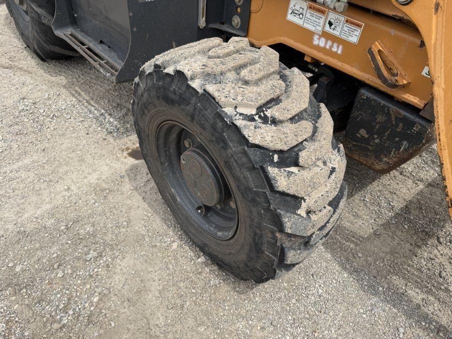 2020 Case 570N EP Skip Loader - Image 9