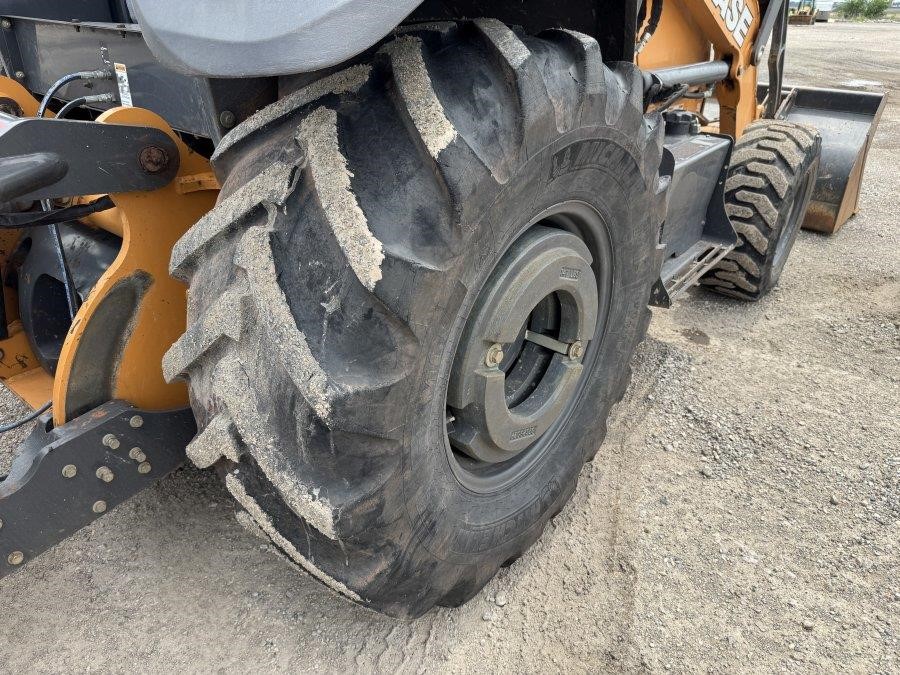 2020 Case 570N EP Skip Loader - Image 12
