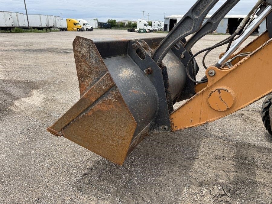 2020 Case 570N EP Skip Loader - Image 13