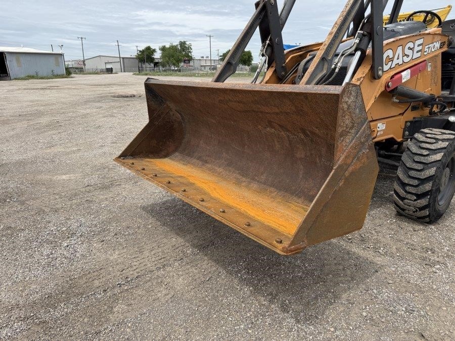 2020 Case 570N EP Skip Loader - Image 14