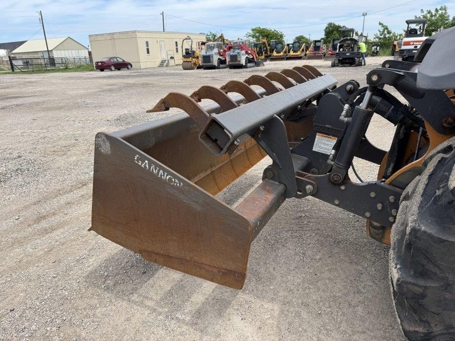 2020 Case 570N EP Skip Loader - Image 17