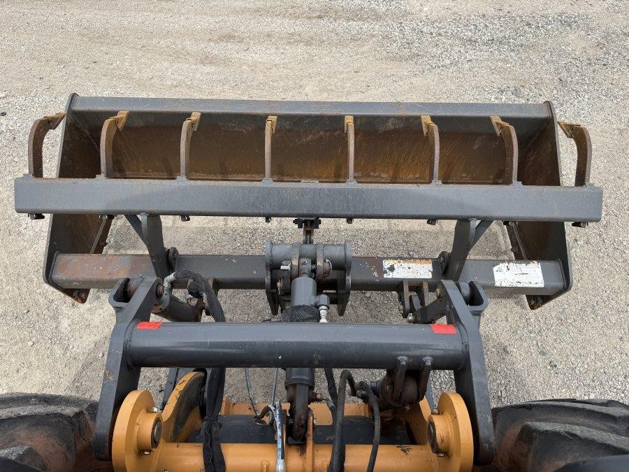 2020 Case 570N EP Skip Loader - Image 19