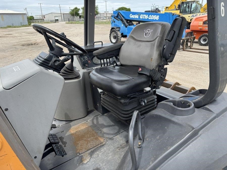 2020 Case 570N EP Skip Loader - Image 24