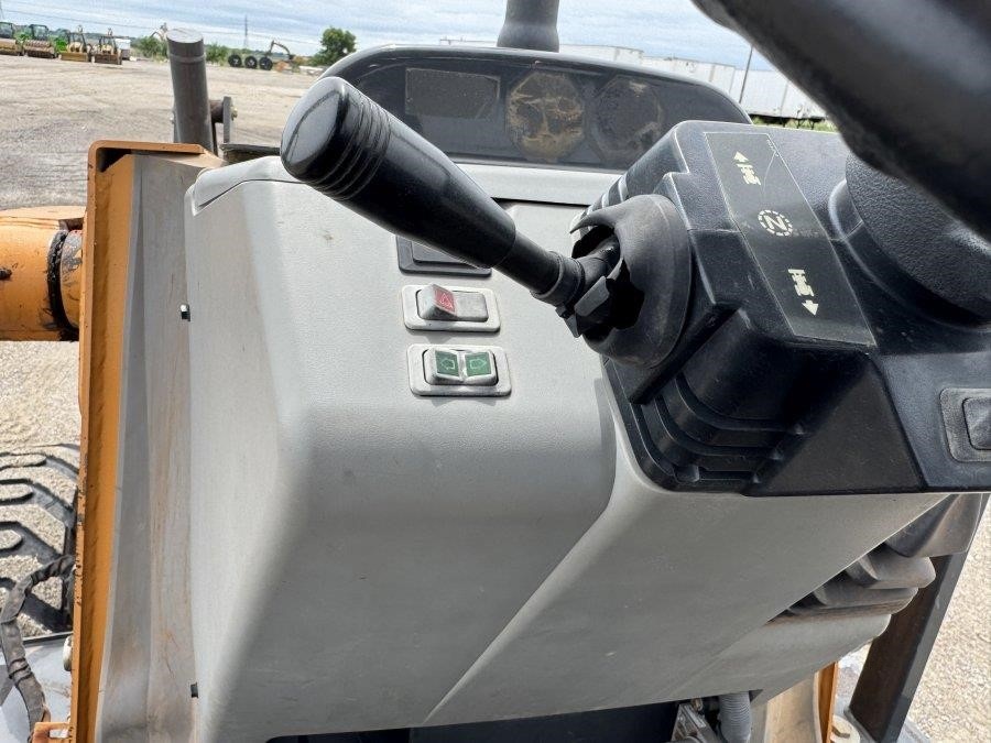 2020 Case 570N EP Skip Loader - Image 27