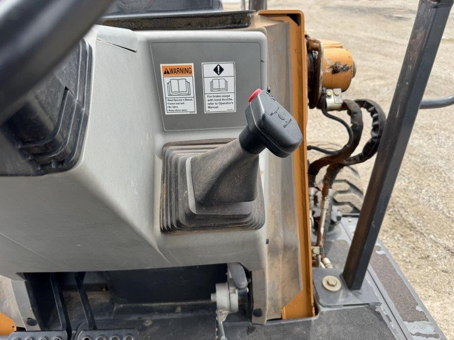 2020 Case 570N EP Skip Loader - Image 28