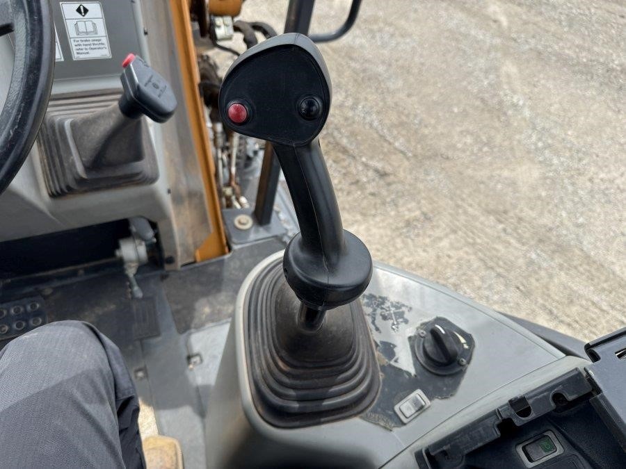 2020 Case 570N EP Skip Loader - Image 29