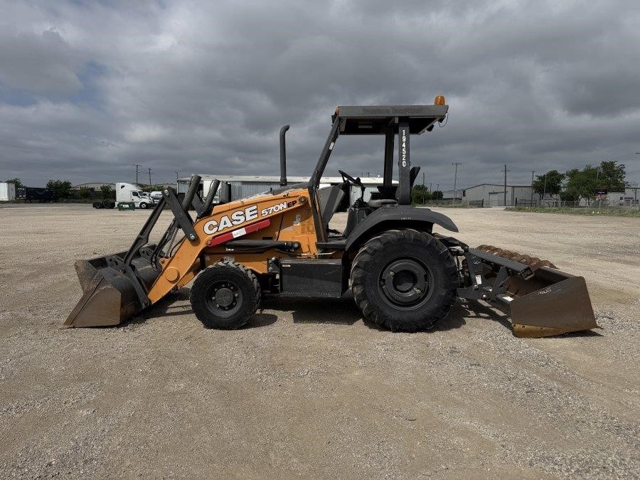2020 Case 570N EP Skip Loader - Image 2