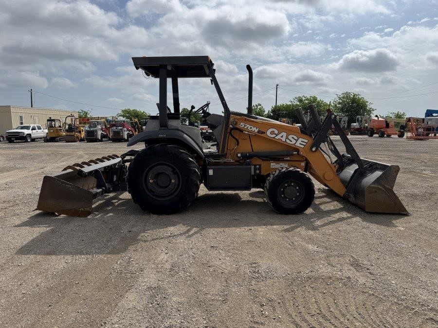 2020 Case 570N EP Skip Loader - Image 6