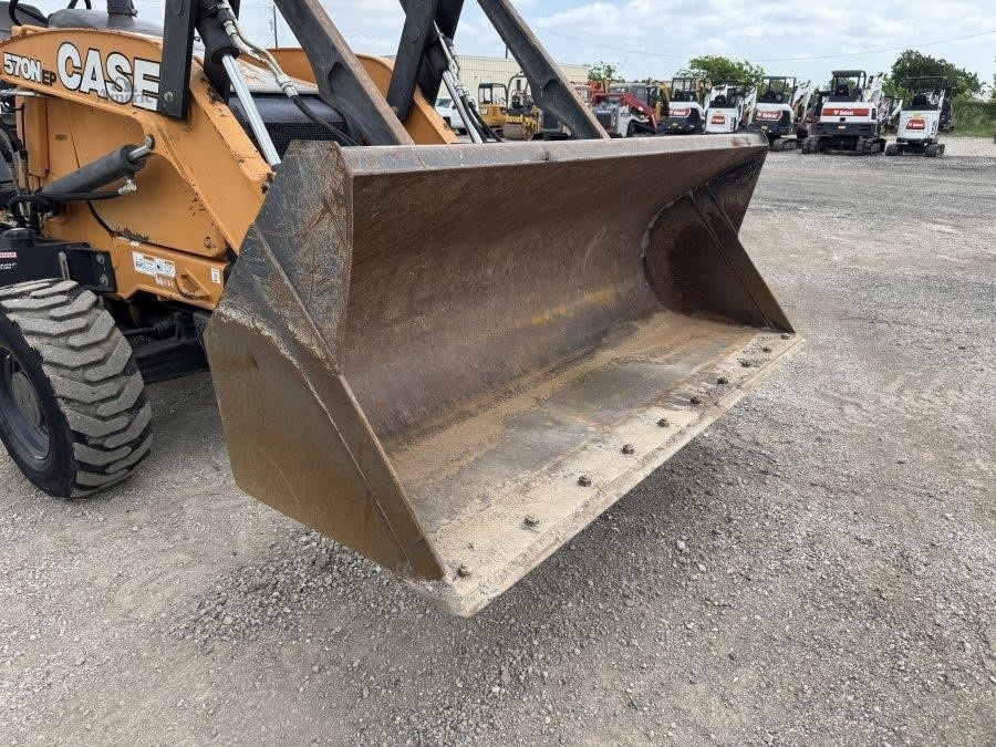 2020 Case 570N EP Skip Loader - Image 15