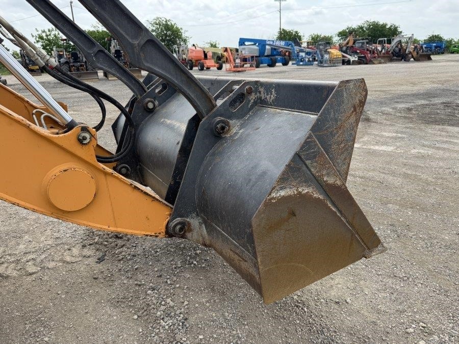 2020 Case 570N EP Skip Loader - Image 16