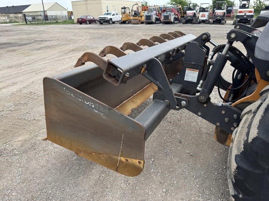 2020 Case 570N EP Skip Loader - Image 17