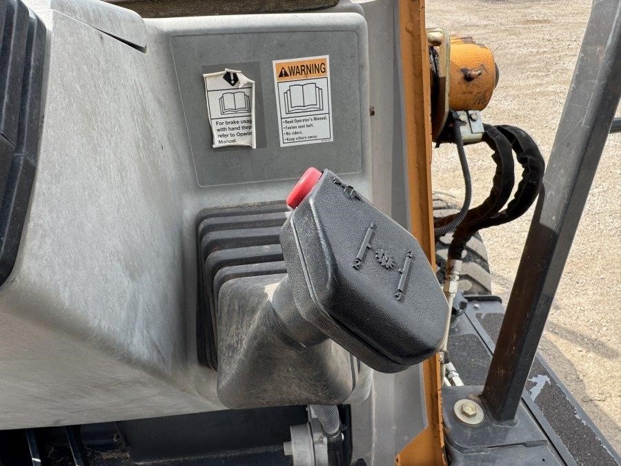 2020 Case 570N EP Skip Loader - Image 30
