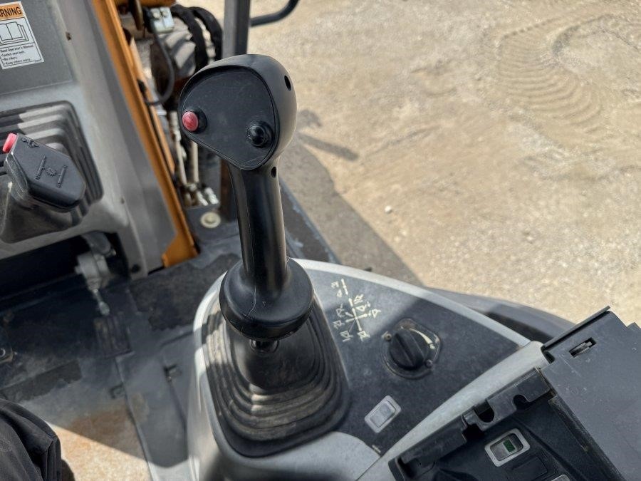 2020 Case 570N EP Skip Loader - Image 31