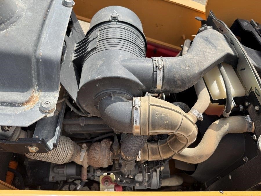 2020 Case 570N EP Skip Loader - Image 37