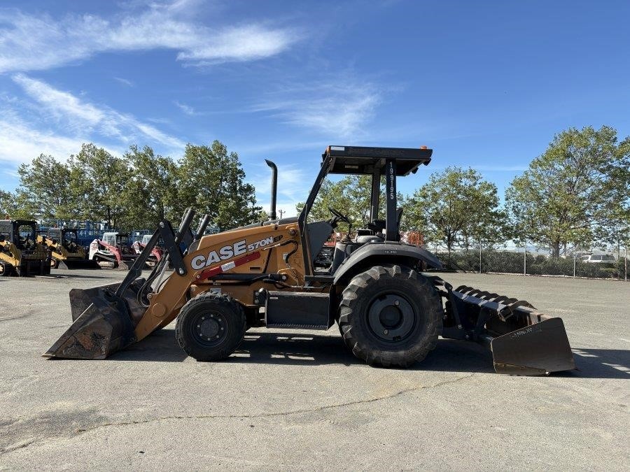 2020 Case 570N EP Skip Loader - Image 2
