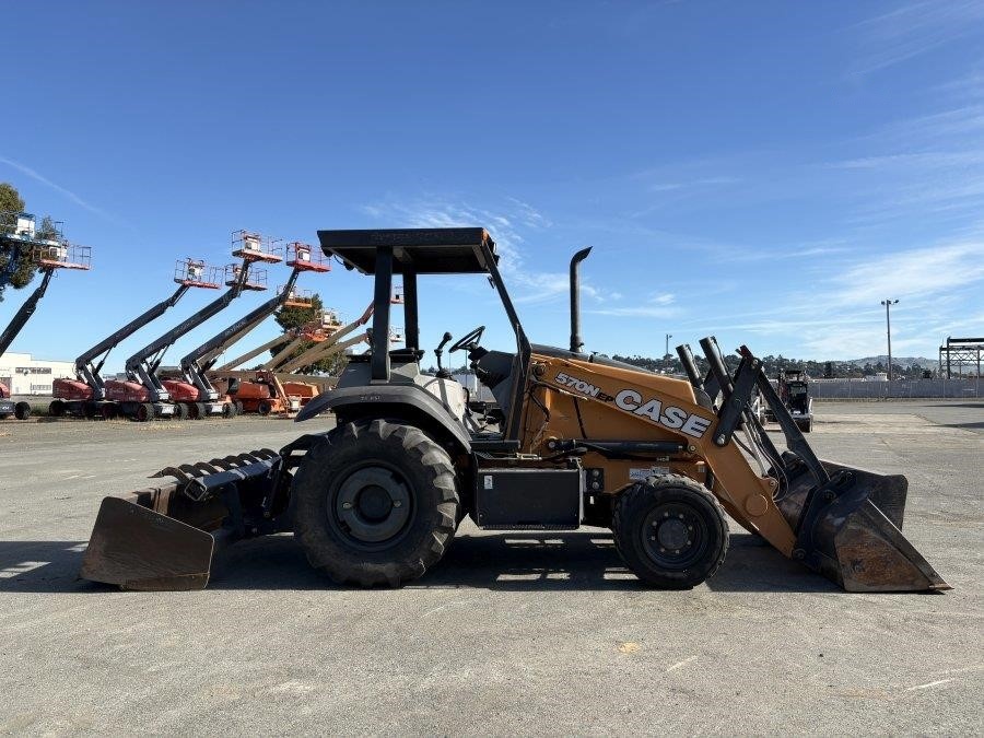 2020 Case 570N EP Skip Loader - Image 6