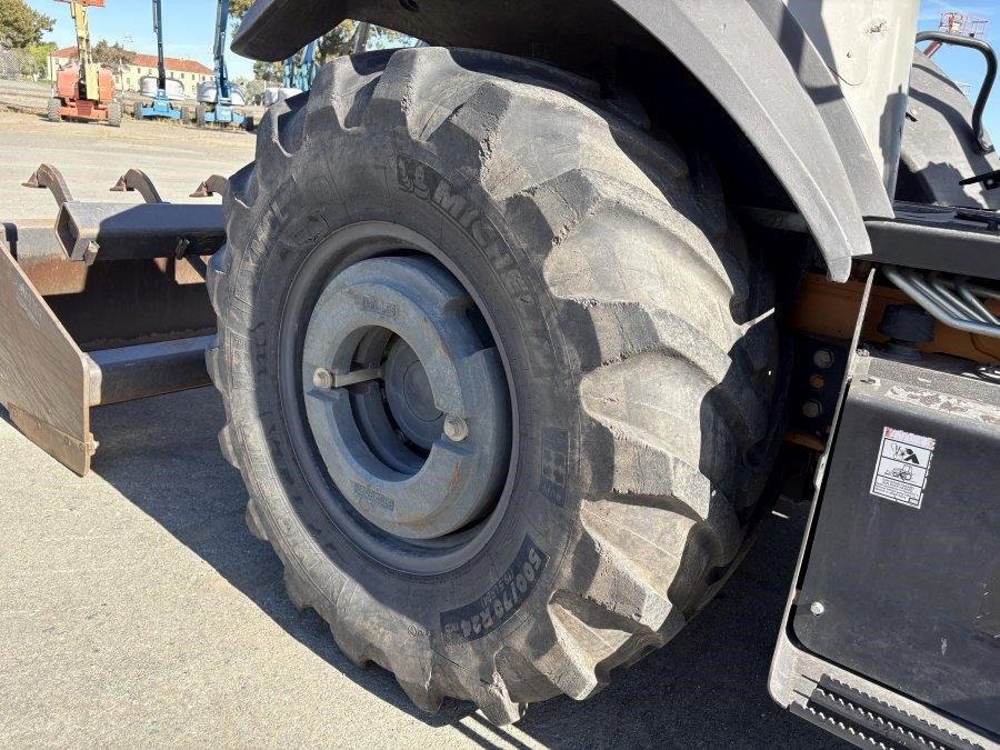 2020 Case 570N EP Skip Loader - Image 11