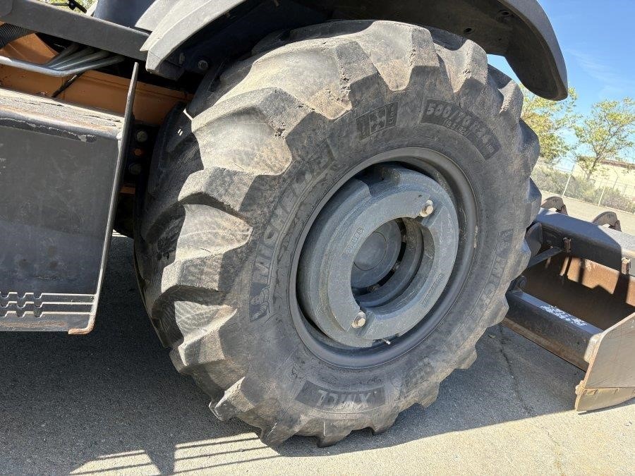 2020 Case 570N EP Skip Loader - Image 12