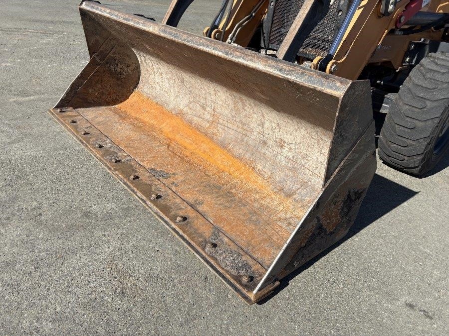 2020 Case 570N EP Skip Loader - Image 17