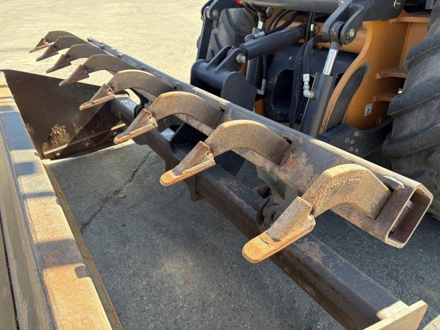 2020 Case 570N EP Skip Loader - Image 21